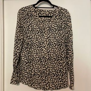 Loft size Large cream patterned blouse with mandarin collar.